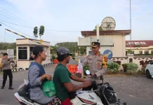 Polres Mesuji Bagikan 150 Takjil Gratis Ramadan