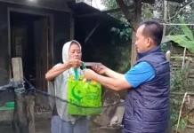 Sat Reskrim Polres Mesuji Bagikan Bansos Ramadhan Kepada Warga