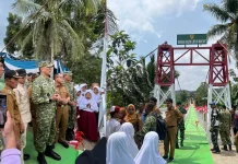 Mudahkan Akses Antar Pekon, Pangdam Resmikan Jembatan Merah Putih di Pringsewu