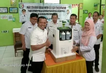 Bupati Pringsewu Serahkan Bantuan Oxygen Concentrator ke Puskesmas Sukoharjo