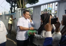 Alumni SMAN 1 Bandar Lampung Bagikan Ribuan Takjil