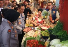 Kapolda Lampung Tinjau Harga dan Ketersediaan Sembako di Pasar Pasir Gintung