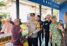 Warga Tubaba Antusias Beli Sembako di Bazar Murah