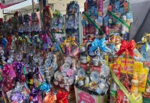 Lapak Penjual Parcel Lebaran Mulai Menjamur di Jalanan Bandar Lampung