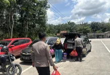 Petugas Pos PAM Bantu Pemudik Dapatkan Angkutan