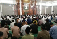 Walikota Bandar Lampung Laksanakan Sholat Ied di Masjid Al-Furqon