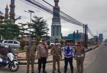 Polsek Gedong Tataan Kawal Ribuan Jamaah Sholat Idul Fitri di Islamic Center