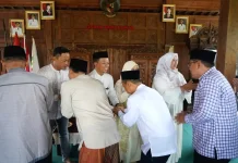 Suasana Khidmat Warnai Salat Idul Fitri di Gading Rejo