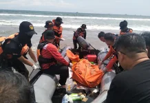 Tim SAR Temukan Korban Terseret Ombak di Pantai Batu Rame