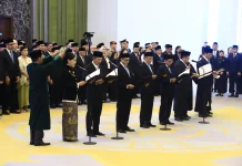 Ketua MA Lantik Tujuh Anggota Dewan Komisioner OJK