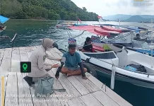 Subsatgas Dokkes Polres Pesawaran Hadirkan Layanan Kesehatan di Pulau Pahawang