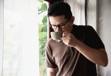 Kenapa Ngopi Sendiri Kadang Terasa Lebih Menyenangkan?