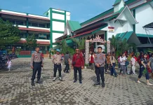 Polsek Panjang Amankan Ibadah Umat Kristiani di Gereja Santa Petrus