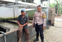 Personil Polres Metro Sosialisasikan Layanan Call Center 110 Kepada Warga