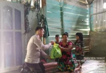 Polres Mesuji Bagikan Paket Sembako Untuk Masyarakat