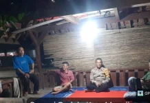 Bhabinkamtibmas Cek Pos Kamling Desa Sungai Badak