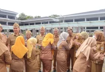 Perkuat Disiplin dan Pelayanan, Pemkab Pesibar Gelar Apel dan Halal Bi Halal