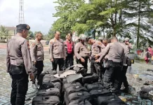 Kapolres Pesawaran Cek Kelayakan Flashball dan APD Lengkap