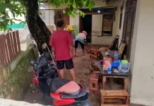 Pasca Banjir, Warga Mulai Bersih-bersih