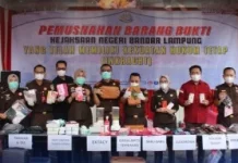 Kejari Bandar Lampung Musnahkan Barang Bukti dari Ratusan Perkara