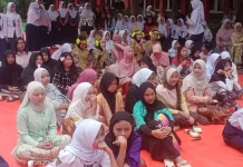 Hari Kartini, Guru dan siswa SMP di Bandar Lampung Kenakan Pakaian Adat