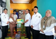 Bupati Pringsewu Santuni Keluarga PMI yang Meninggal di Malaysia