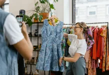 Strategi "Live Selling": Revolusi Belanja Interaktif yang Menggoda Gen Z