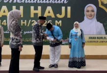 Gubernur Lampung Beri Uang Saku Rp1 Juta kepada Calon Jemaah Haji