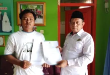 KUA Way Bungur Serahkan Sertifikat Halal Gratis untuk UMKM Keripik Pisang