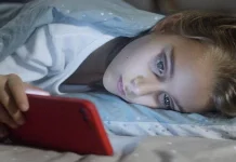 Doomscrolling: Kebiasaan Kecil yang Berdampak Besar