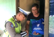 Sat Lantas Polres Mesuji Salurkan Bantuan Beras Sosial