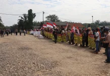 Massa Delapan Desa Gelar Long March PT PAL