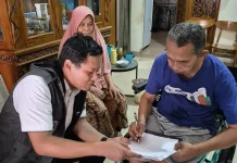 Pelayanan Inklusif, BPN Bandar Lampung Antar Sertipikat Roya ke Rumah Warga Lansia