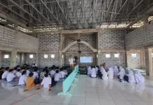 Mata Garuda LPDP Latih Santri Membuat Balsem Herbal