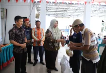Ratusan Kepala Keluarga di Pardasuka Terima Bantuan Pangan