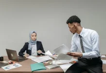 Job Hopping" di Kalangan Milenial: Strategi Naik Gaji Cepat atau Tanda Tidak Loyal?