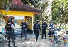 Polsek Abung Selatan Bersama Personel Brimob Patroli Beyond Trust Presisi