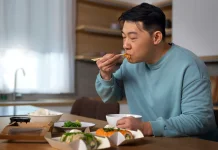 Malas Mengunyah Bisa Picu Perut Begah