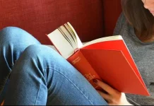 Ini 3 Manfaat Hebat Membaca Buku sebelum Tidur