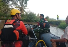 Balita Terseret Arus Sungai Way Pisang, Tim SAR Lakukan Pencarian