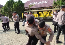 Kapolres Tanggamus Asah Kemampuan Bela Diri Anggota