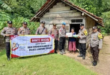 Sambut Hari Bhayangkara, Polsek Seputih Banyak Salurkan Sembako Kepada Warga
