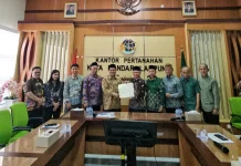 Kantah Kota Bandar Lampung Serahkan Sertipikat Tanah Wakaf Muhammadiyah