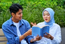Menjamurnya Komunitas "BookTok" di Dunia Nyata: Kebangkitan Minat Baca Fisik Remaja
