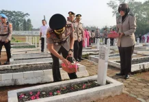 Hari Bhayangkara, Polres Lampung Utara Gelar Ziarah dan Tabur Bunga di TMP Kotabumi