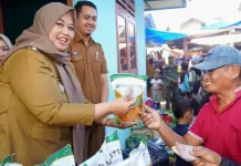 Warga Pringsewu Berharap Operasi Pasar Rutin Digelar