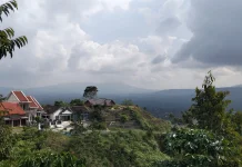 Panorama Pegunungan Liwa Jadi Daya Tarik Wisata