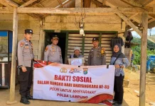 Polsek Simpang Pematang Bagikan Bantuan Sembako Kepada Masyarakat Kurang Mampu
