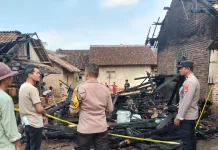 Polsek Pugung dan Inafis Polres Tanggamus Identifikasi Kebakaran Rumah