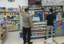Cegah Kriminalitas, Bhabinkamtibmas Polsek Kedondong Patroli Dialogis